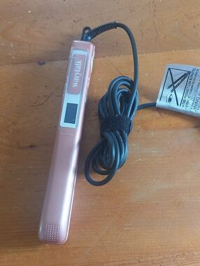 Wavytalk Salon Titanium Flat Iron 1" Hair Straightener - Rose Gold (NWOB)